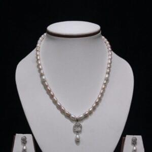 Pearl Necklace Set with Teardrop Pendant - Elegant set featuring pearls with a delicate teardrop pendant for a sophisticated look.
